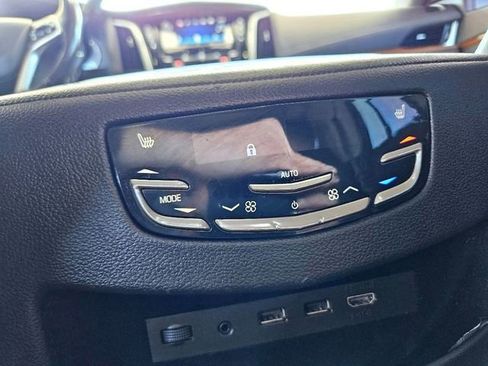 Used 2020 Cadillac Escalade Premium Luxury image 30