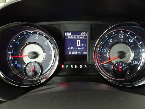 Used 2014 Chrysler Town & Country Touring image 27