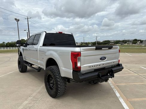 Used 2017 Ford F250 XLT w/ XLT Premium Package AWD/4WD image 3