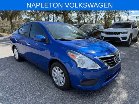 Used 2015 Nissan Versa SV image 3