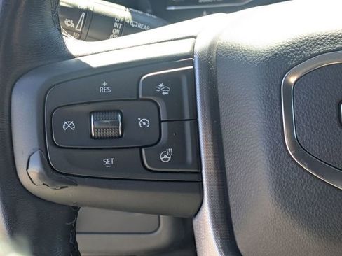 Used 2022 GMC Yukon XL SLT w/ SLT Premium Package image 17