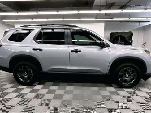 Used 2024 Honda Pilot TrailSport image 16