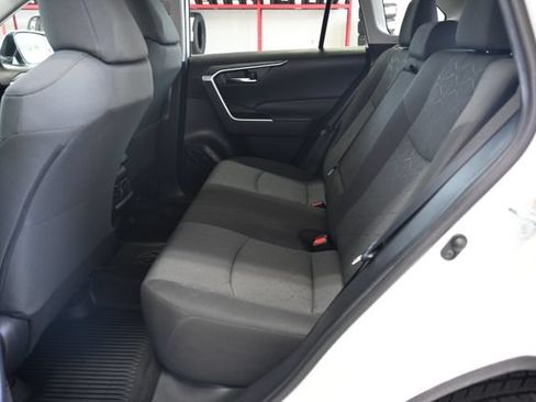 Used 2022 Toyota RAV4 XLE AWD/4WD image 12