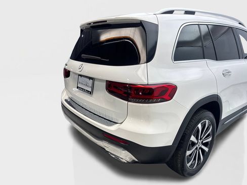 Used 2021 Mercedes-Benz GLB 250 w/ Premium Package image 18