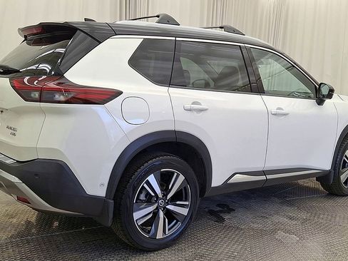 Used 2021 Nissan Rogue Platinum image 3