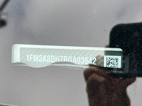 Certified 2024 Ford Explorer XLT w/ Equipment Group 202A image 32