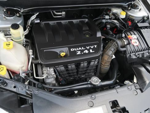 Used 2014 Dodge Avenger SXT FWD image 41