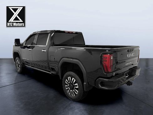 Used 2024 GMC Sierra 2500 Denali Ultimate image 4