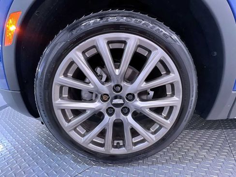 Used 2021 Cadillac XT4 Premium Luxury w/ Cold Weather Package AWD/4WD image 10