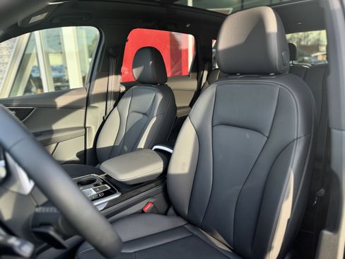 Certified 2025 Audi Q7 2.0T Premium w/ Convenience Plus Package image 5