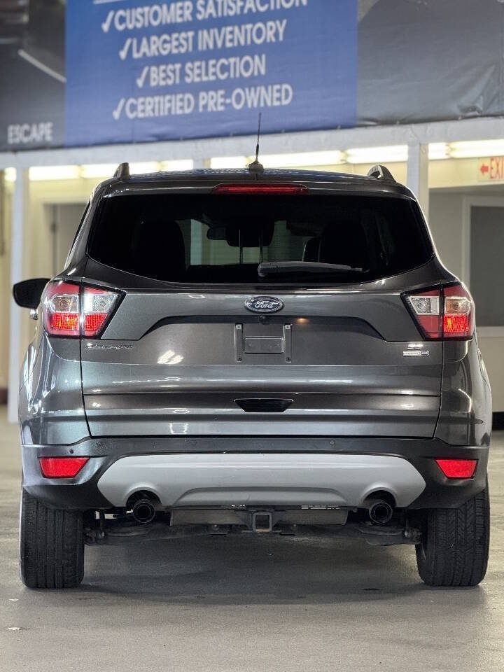 Used 2017 Ford Escape SE w/ SE Leather Comfort Package AWD/4WD image 13
