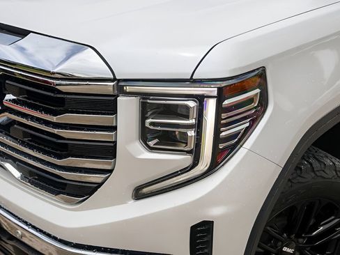 Used 2024 GMC Sierra 1500 SLT AWD/4WD image 3