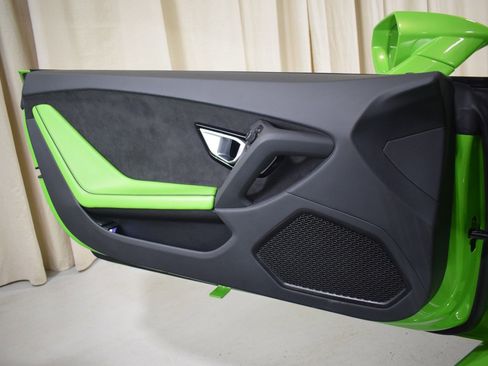 Used 2020 Lamborghini Huracan EVO image 40