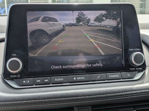 Used 2024 Nissan Rogue S AWD/4WD image 13
