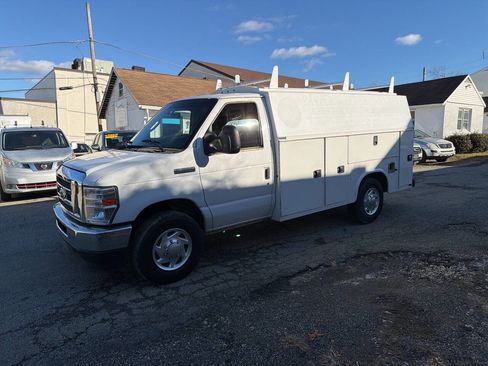 Used 2021 Ford E-350 and Econoline 350 Super Duty w/ Power Windows & Locks Group image 18