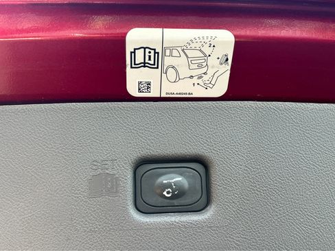 Used 2017 Lincoln MKX Select image 9