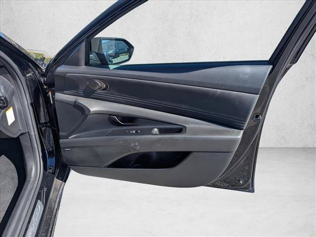 Certified 2025 Hyundai Elantra Limited FWD image 27