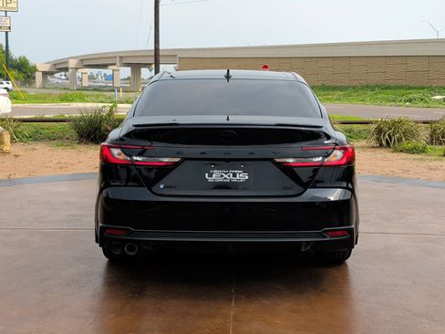 Used 2025 Toyota Camry SE w/ Convenience Package FWD image 3