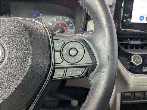 Used 2024 Toyota Corolla Cross LE w/ Moonroof Package image 29