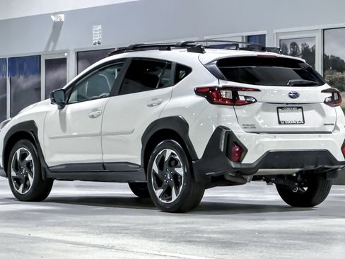 Used 2025 Subaru Crosstrek 2.5i Limited AWD/4WD image 3