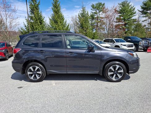 Used 2017 Subaru Forester 2.5i Premium w/ All-Weather Package image 7