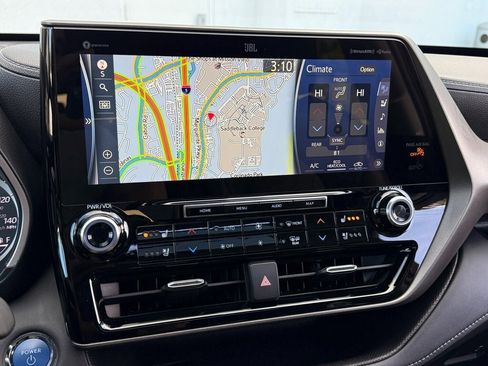 Used 2022 Toyota Highlander Limited image 17