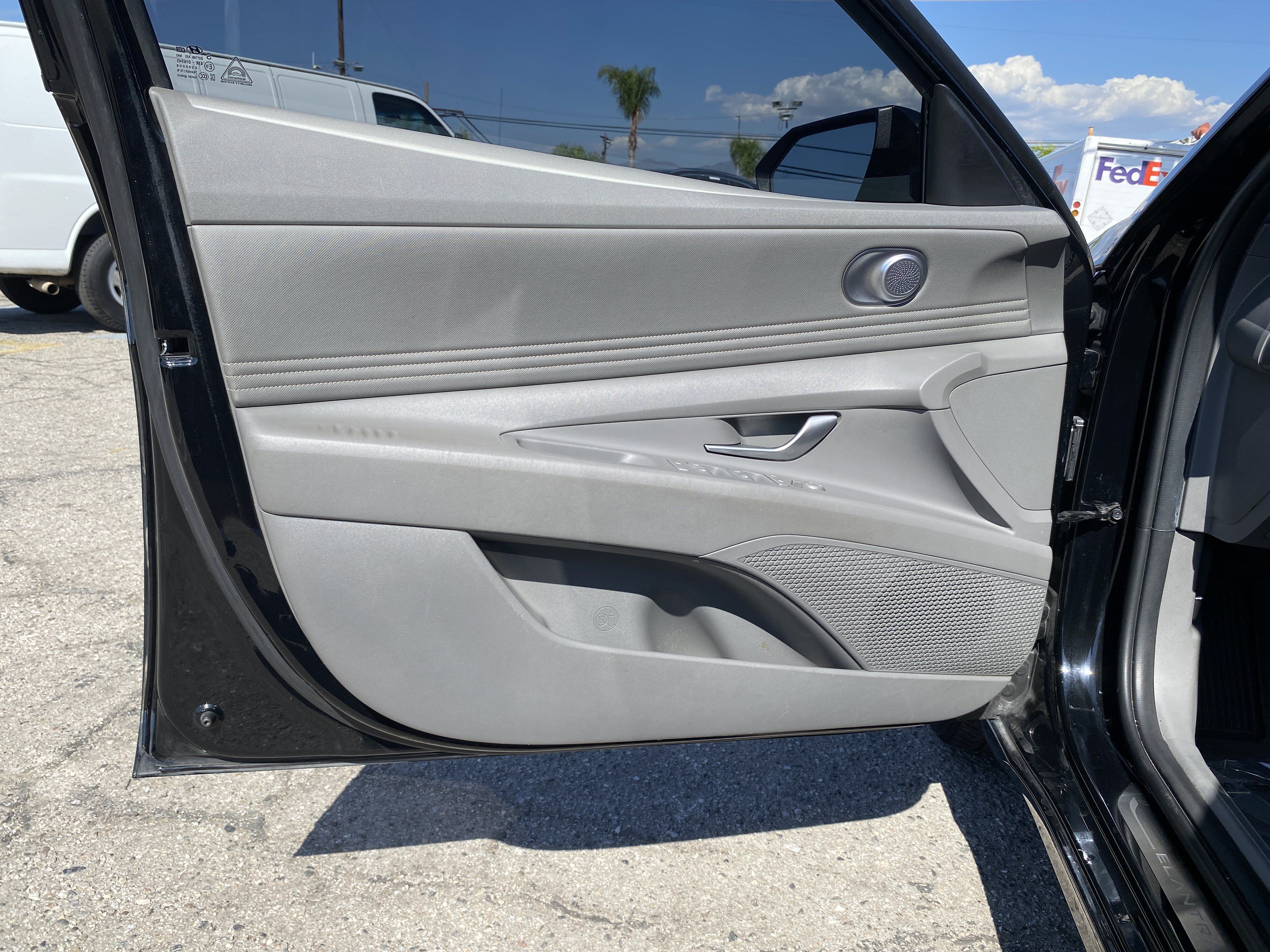 Used 2022 Hyundai Elantra SEL w/ Convenience Package FWD image 15