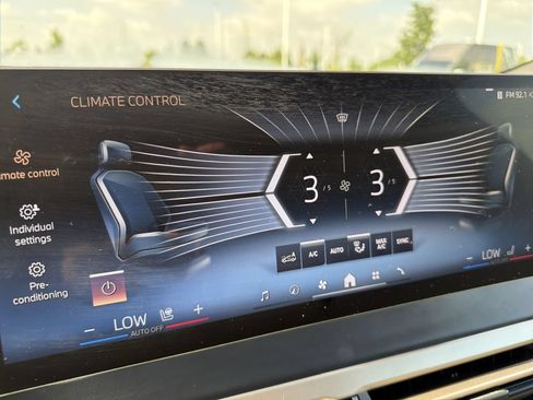 Used 2024 BMW iX xDrive50 w/ Convenience Package AWD/4WD image 17