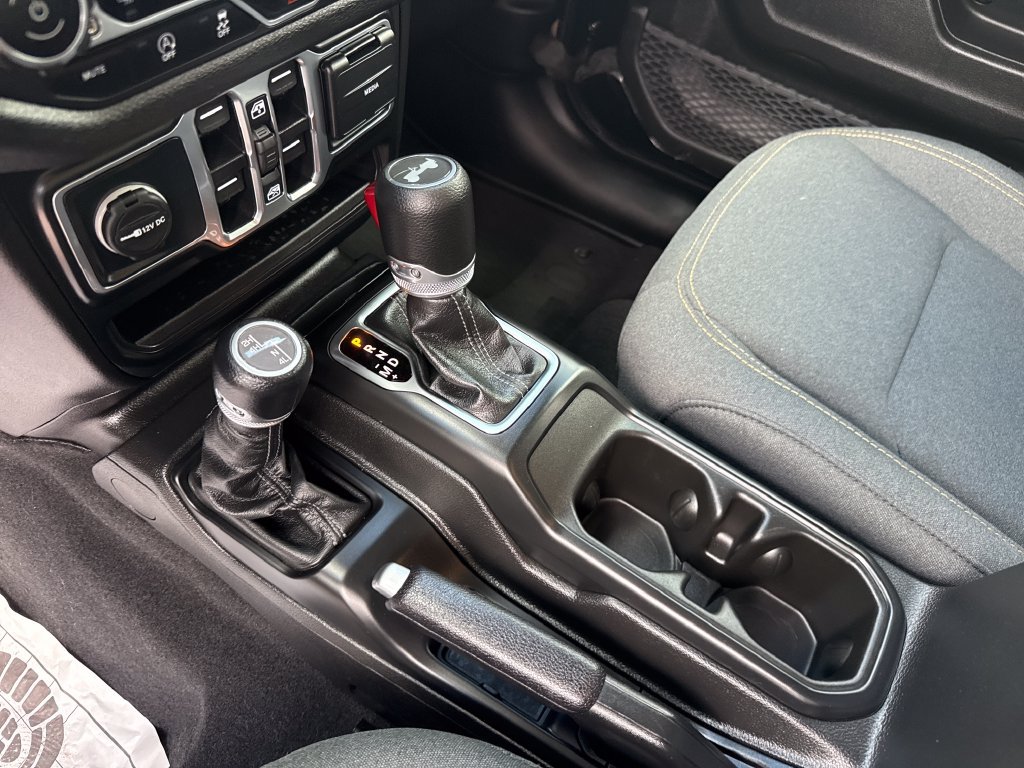 Used 2025 Jeep Wrangler Unlimited Sport AWD/4WD image 24