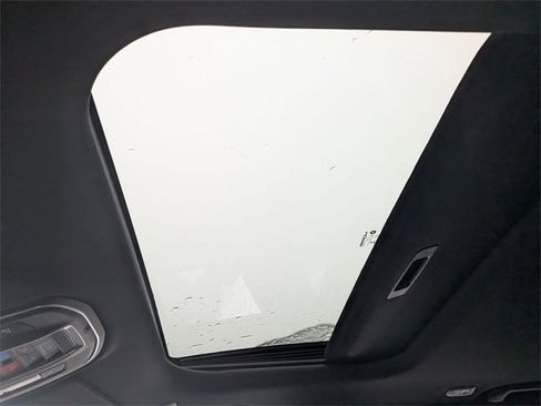 New 2025 Jeep Grand Cherokee Altitude image 13