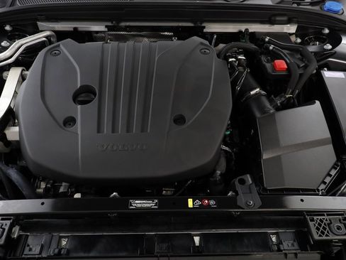 Used 2025 Volvo V60 B5 Cross Country Plus image 22