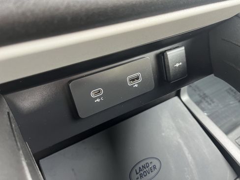 Used 2023 Land Rover Defender 90 X-Dynamic SE image 20