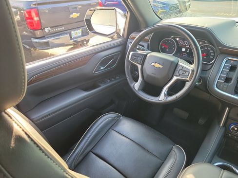 Used 2021 Chevrolet Tahoe Premier w/ Premium Package image 15