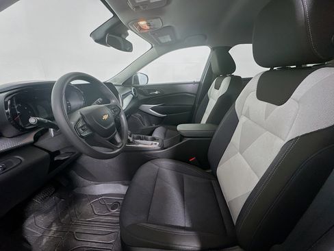 Used 2024 Chevrolet Trax LS w/ LS Convenience Package image 13