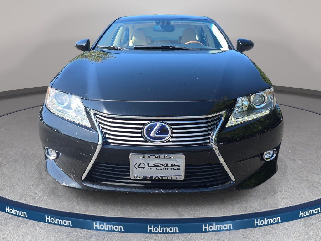Used 2015 Lexus ES 300h w/ Navigation System Package FWD image 3