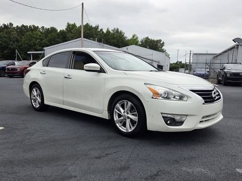Used 2014 Nissan Altima 2.5 SL w/ Moonroof Package FWD image 7