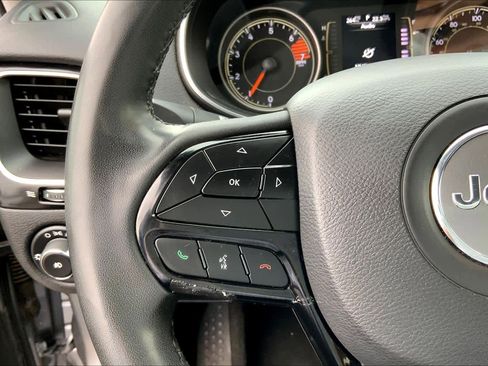 Used 2020 Jeep Cherokee Latitude Plus AWD/4WD image 23