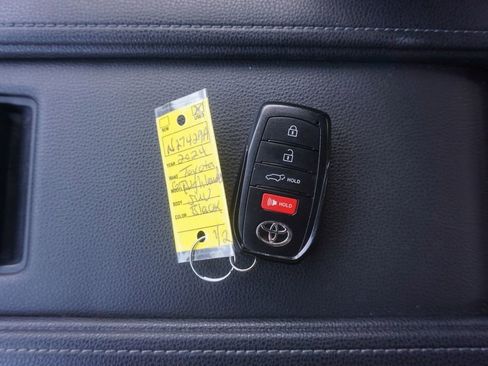 Used 2024 Toyota Grand Highlander AWD image 34