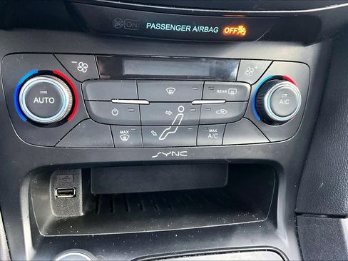 Used 2016 Ford Focus SE image 33