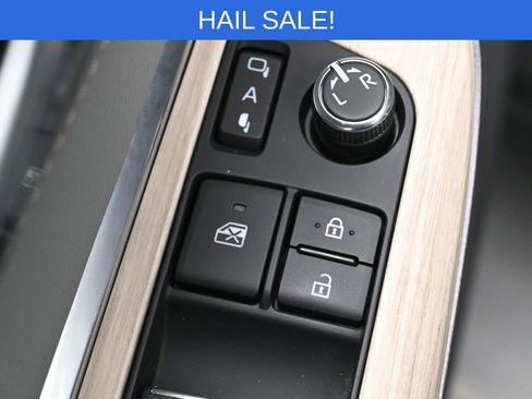 Certified 2024 Toyota Venza XLE image 12