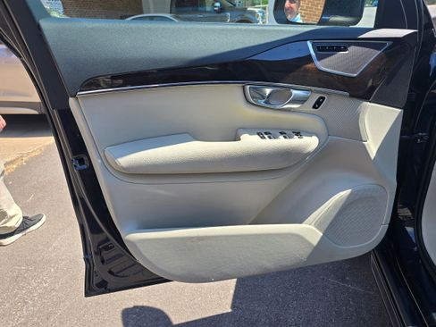 Used 2017 Volvo XC90 T6 Momentum w/ Vision Package AWD/4WD image 15