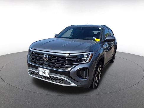 Used 2025 Volkswagen Atlas Cross Sport SE image 4