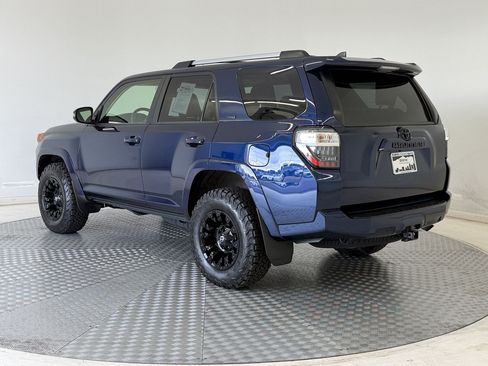 Used 2022 Toyota 4Runner SR5 Premium w/ Moonroof Package AWD/4WD image 3