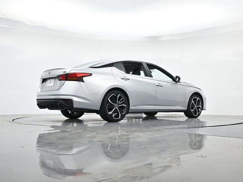 Used 2024 Nissan Altima 2.5 SR FWD image 30