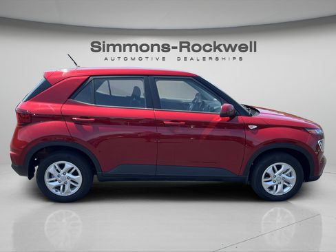 Used 2025 Hyundai Venue SE FWD image 6