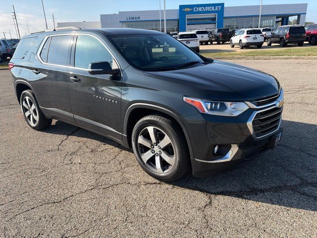 Used 2021 Chevrolet Traverse LT w/ LT Premium Package AWD/4WD image 2