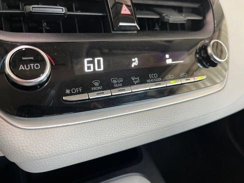 Used 2021 Toyota Corolla LE w/ Carpet Mat Package (TMS) FWD image 14