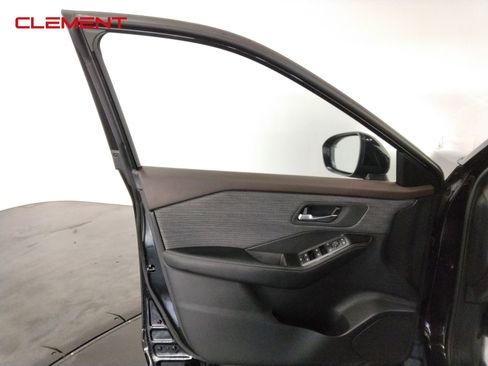 Used 2023 Nissan Rogue SV image 22