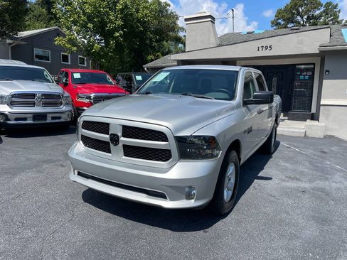 Used 2017 RAM 1500 Express w/ Express Value Package RWD image 2