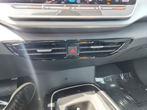 Used 2025 Volkswagen ID.4 Pro image 28